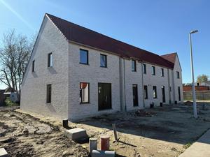 Voorgevel van nieuwbouw woningen te Brugge (Zedelgem Faliestraat) realisatie van Transparant Projects